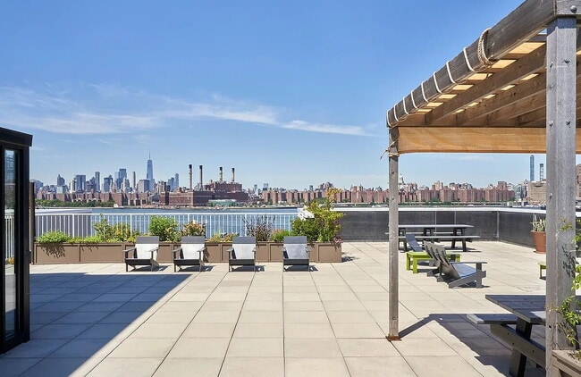 Building Photo - Comfortable Living in a Desirable Area