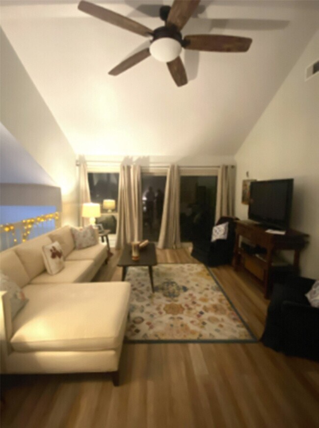 Building Photo - 179 Old Bridge Lake St