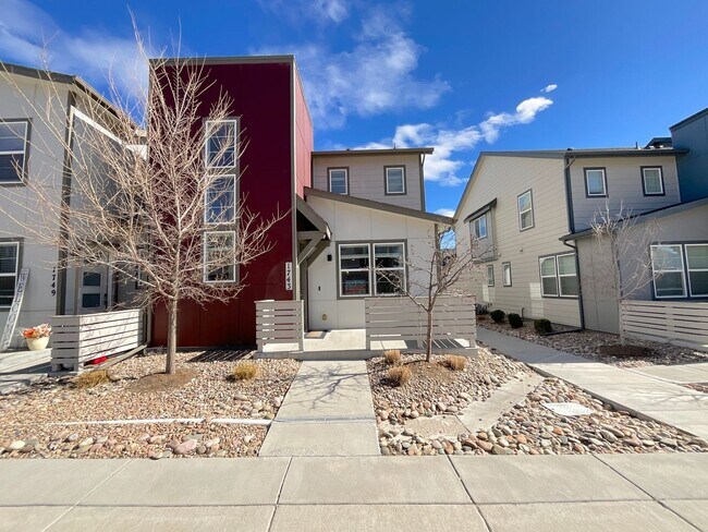 Building Photo - 3 Bedroom Townhome Available Near Voyager Pkwy & Interquest Pkwy!