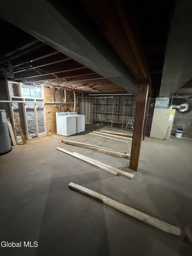 Building Photo - 2 Pinewood Ct