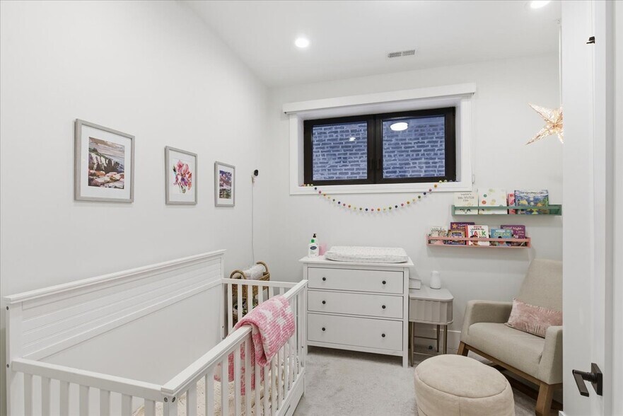 Building Photo - 3219 N Seminary Ave