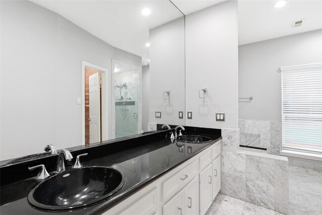 Building Photo - 11507 Del Monte Dr