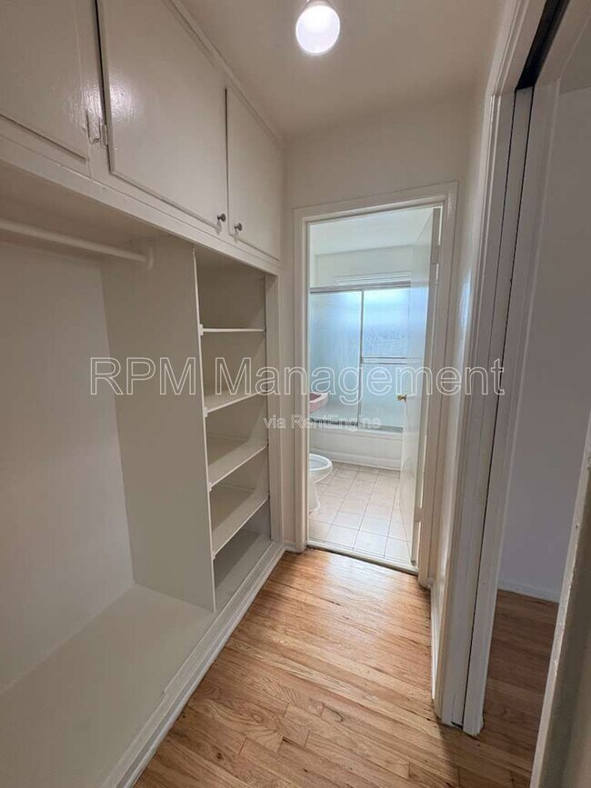 Building Photo - 124 S Park View St