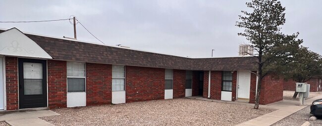Primary Photo - 900 N Richardson Ave