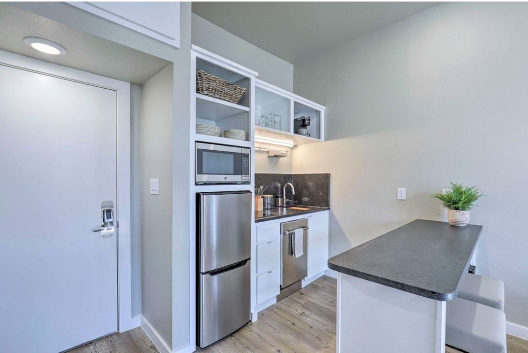 Building Photo - 118-120-120 N LBJ Dr