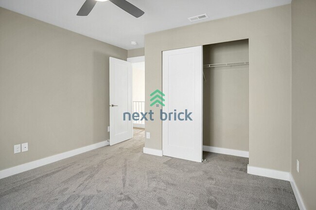 Building Photo - 4 BED AND 2.5 BATH SINGLE FAMILY HOUSE FOR RENT