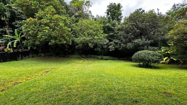 Building Photo - Spacious 3 BED/3 BATH Classic Maunawili Ho...
