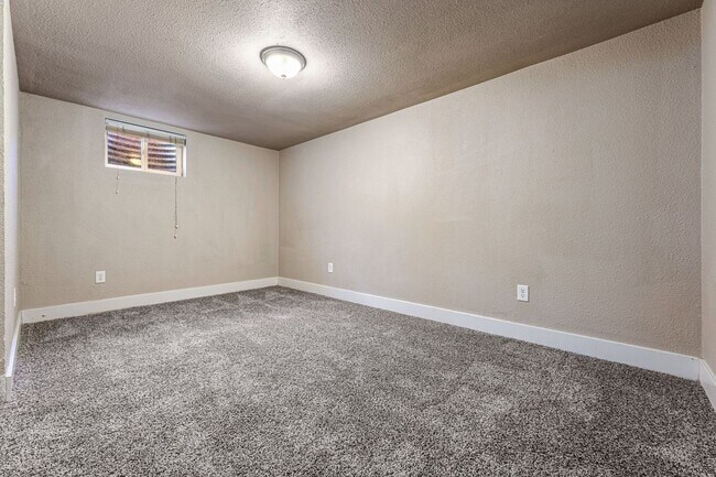 Building Photo - 5417 S Fox St