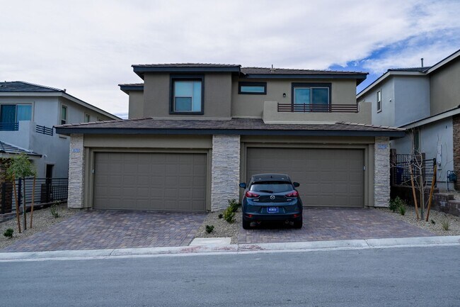 Building Photo - Beautiful 3 bed Townhome in Summerlin