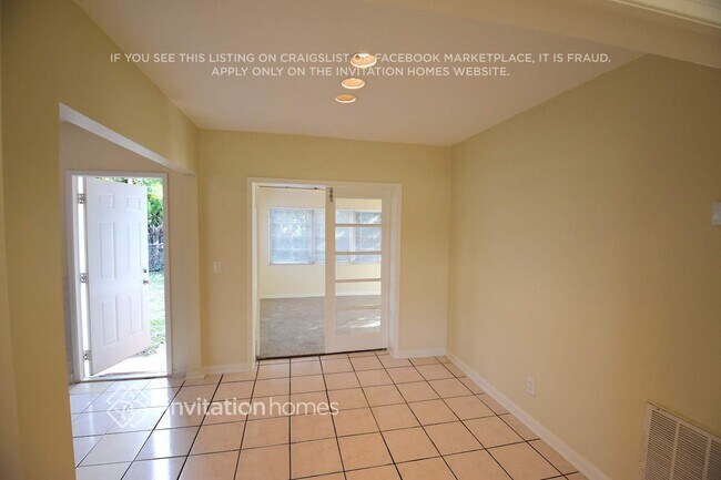 Building Photo - 1100 NE 166th St