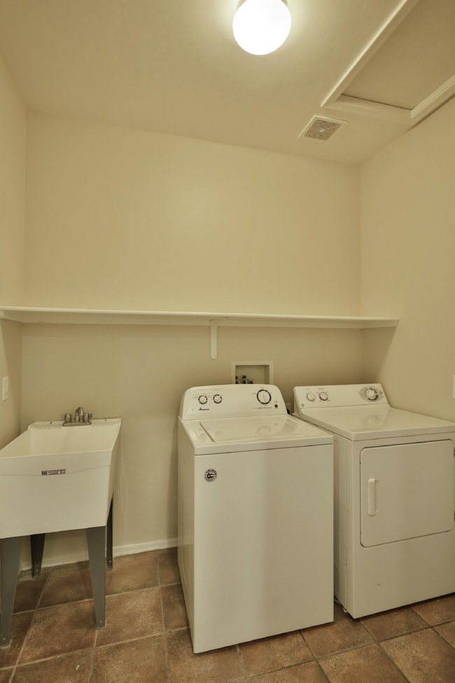 Building Photo - Rancho Sahuarita