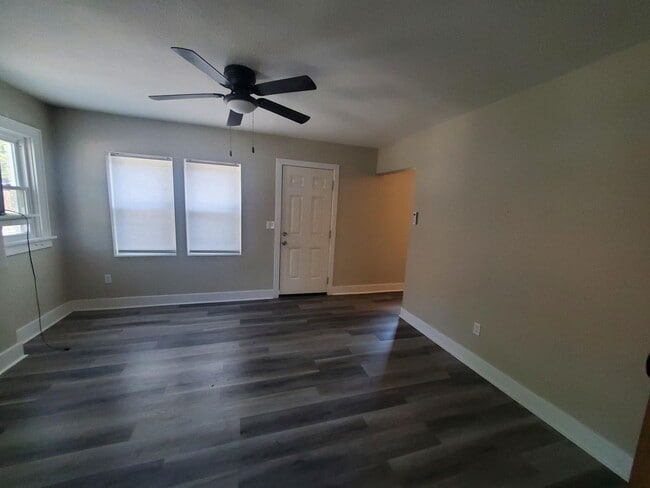 Building Photo - 304 S Hydraulic Ave