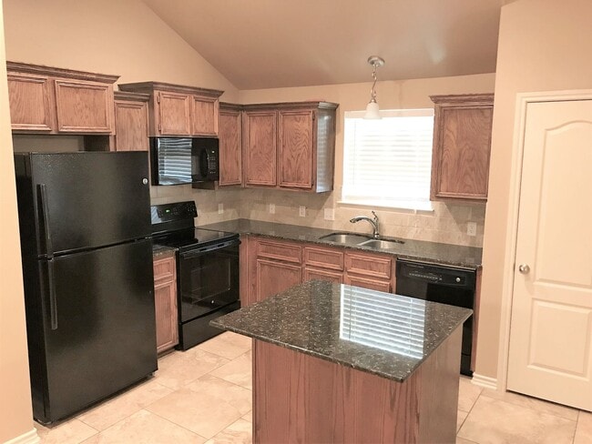 Building Photo - 2 Bedroom / 2 Bath Duplex off Clear Creek – Killeen, TX