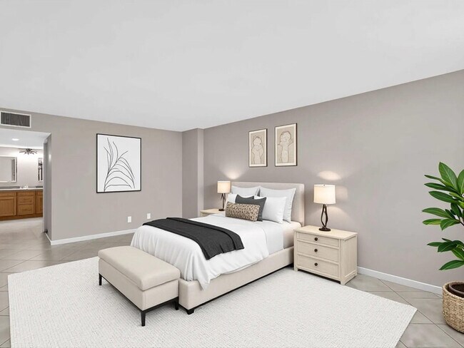 Building Photo - 1150 Hillsboro Mile