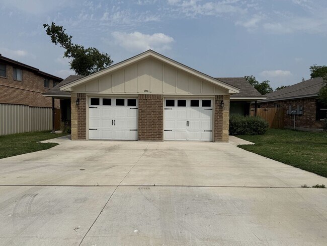 Primary Photo - 1204 N 8th St