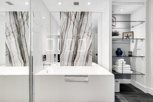 Building Photo - 3100 N Ocean Dr