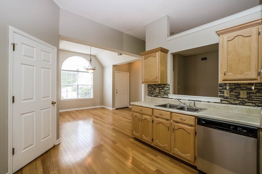 Building Photo - 8180 Cross Point Dr