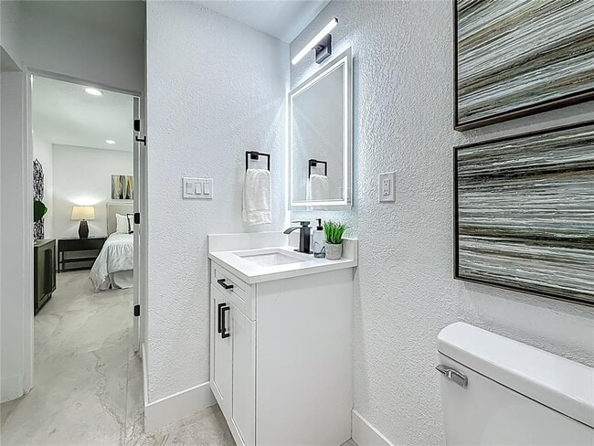 Building Photo - 572 Baywood Dr N