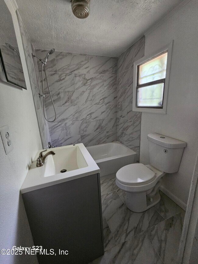 Building Photo - 6526 Ribault Rd