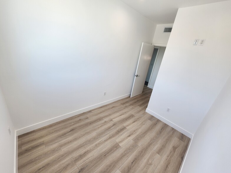 Building Photo - 6061 Fulton Ave