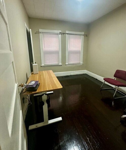 Building Photo - 9 Chilcott Pl