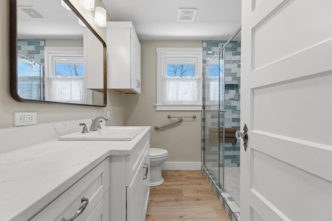 Building Photo - 103 W Centre St