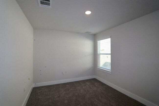 Building Photo - 3001 Mary Elizabeth Dr