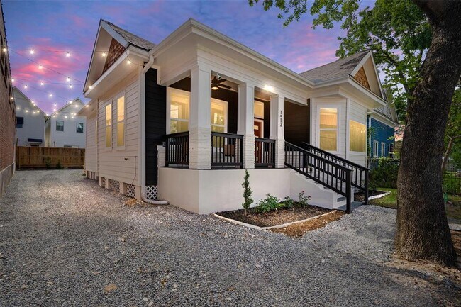 Building Photo - 1513 Gentry St