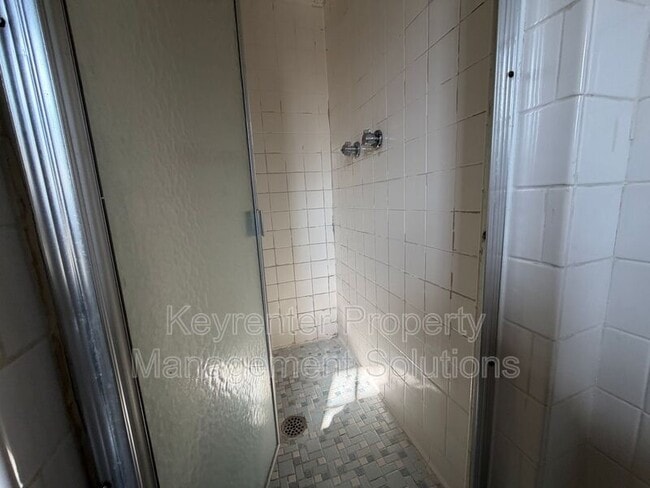 Building Photo - 907 Ladd Rd