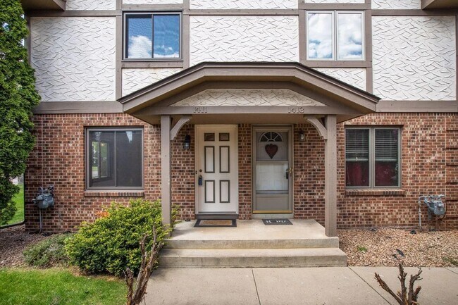 Building Photo - 1411 10th Ave E