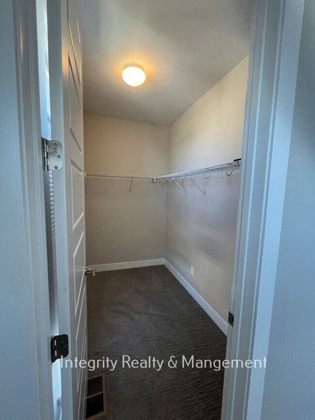 Building Photo - 2457 Majorca Dr