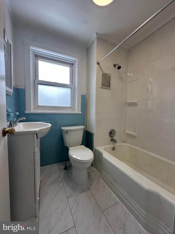 Building Photo - 613 Geddes St