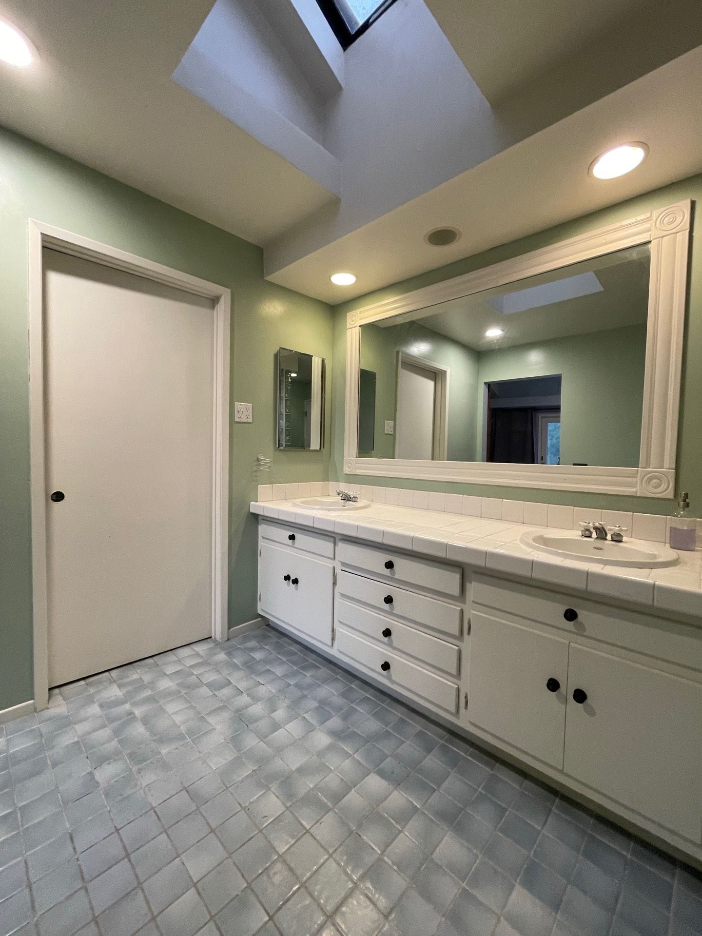 Building Photo - 14 Tangerine