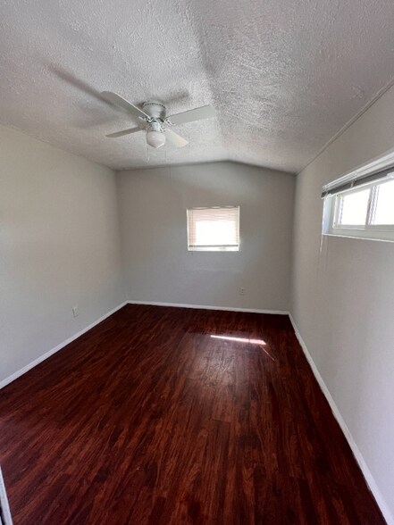 Building Photo - 37632 Yermo Rd