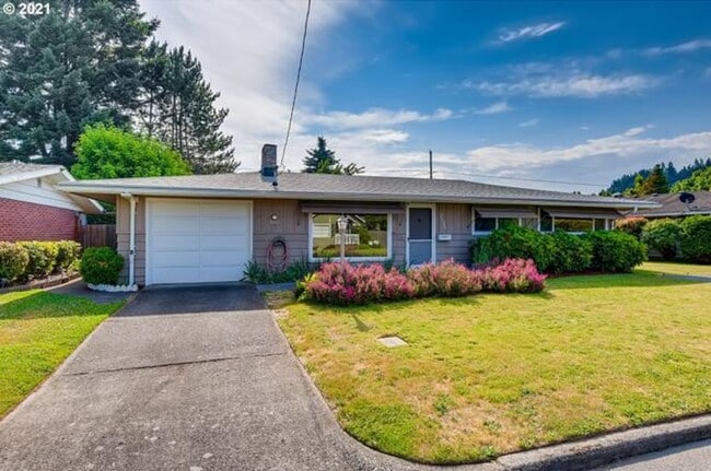 Building Photo - SE 3 Bed | 1 Bath | Expansive Backyard | P...