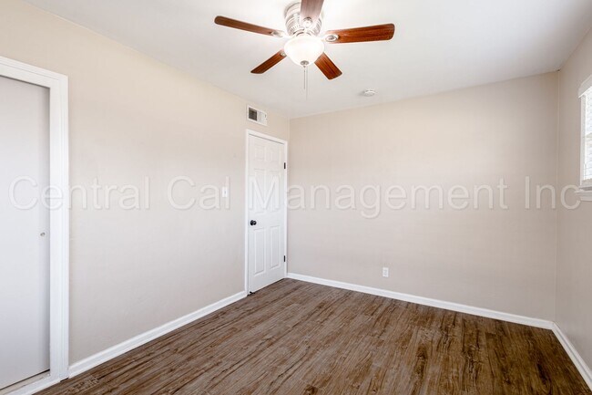 Building Photo - 3 Bedroom/1 Bath Home - $1850 per month!