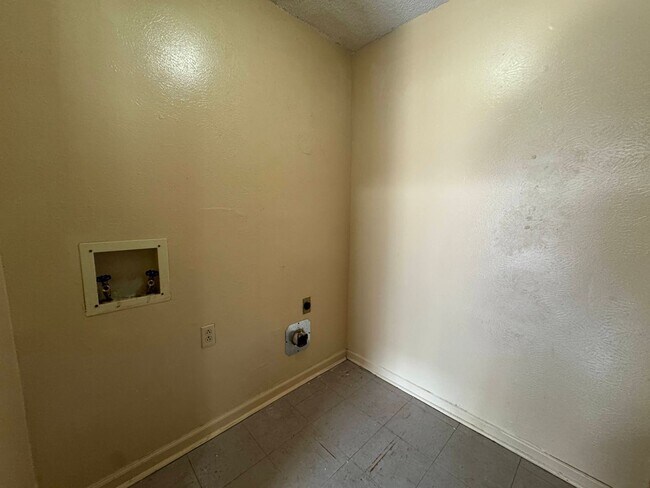 Building Photo - 1208 Covey Ln