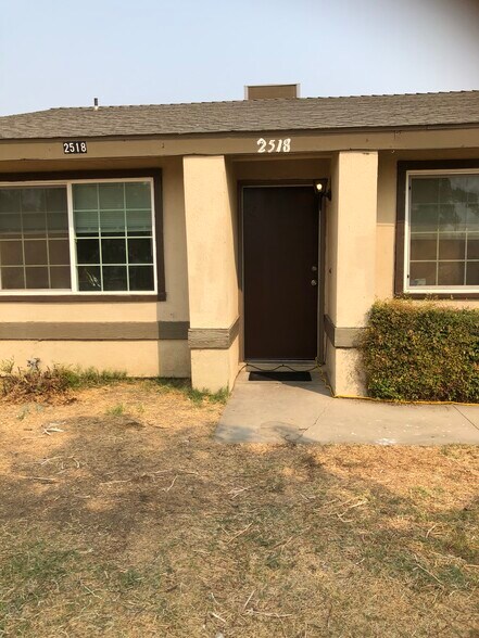Main Door - 2514 W Hemlock Ct