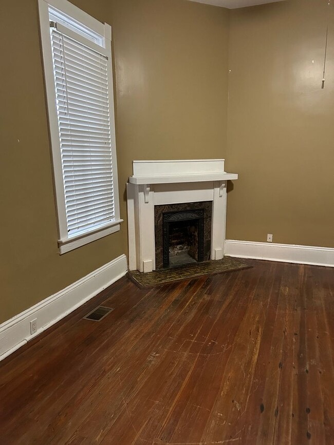 Building Photo - Savannah 1ST Floor of Duplex on Whitaker S...