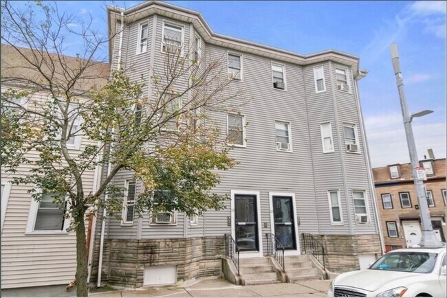 Building Photo - 53 White St