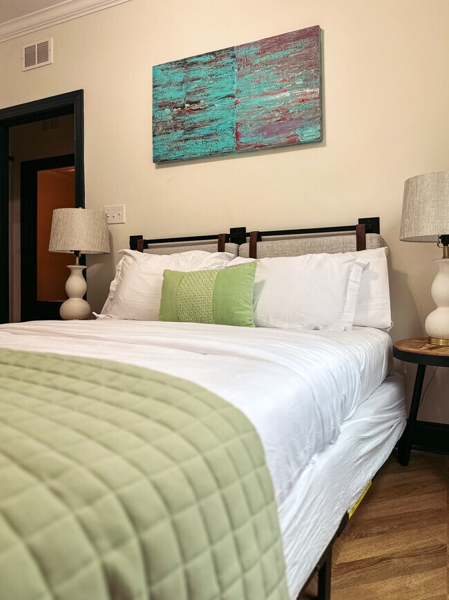 guest room - 10 Riker St