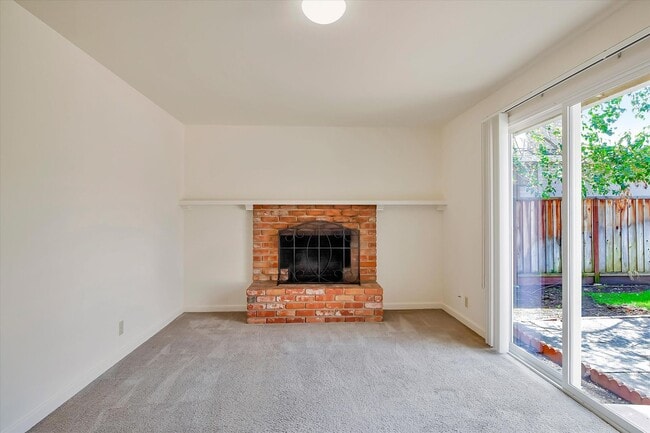 Building Photo - 754 Yale Ln