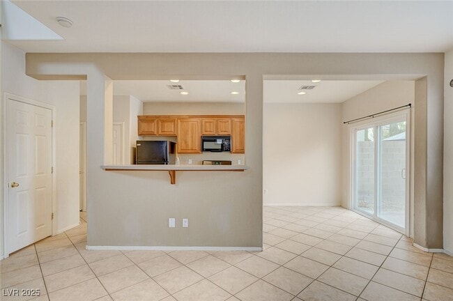 Building Photo - 9408 Santana Siesta Ave