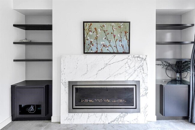 Building Photo - 5878 Valley Forge Dr