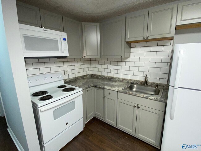 Building Photo - 2940 Hood Rd SW