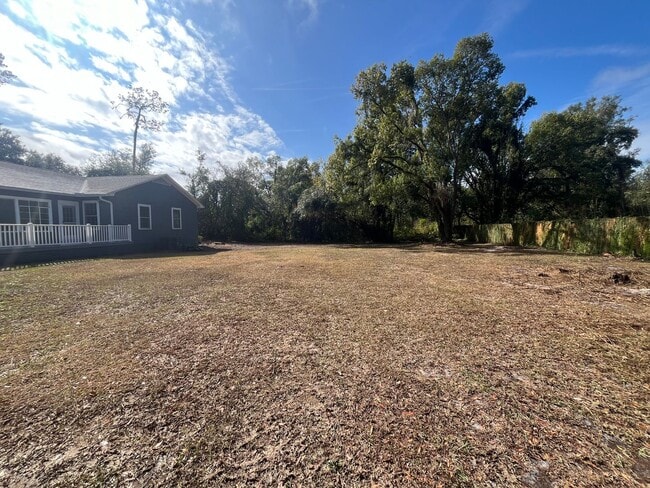Building Photo - Spacious 3 Bedroom Home • 2,100+ Sq Ft just outside of Live Oak Location