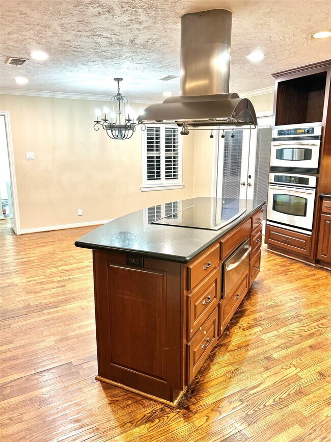 Building Photo - 5022 Darnell St