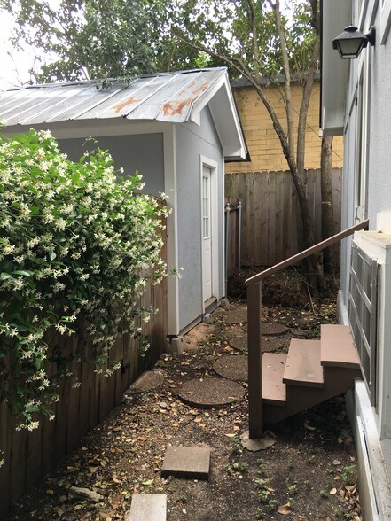 8 x 10 storage shed - 4302 Duval Street