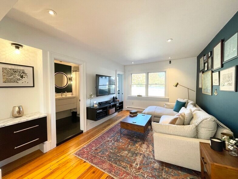 Building Photo - 5 Hancock St