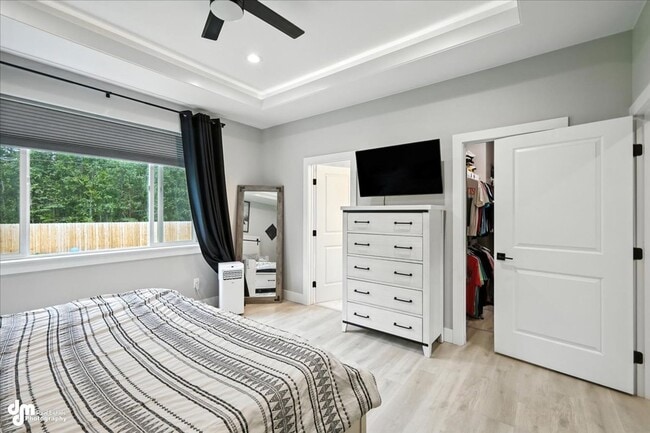 Building Photo - 4 BEDROOM | 2 BATHROOMS | 3 CAR GARAGE | M...